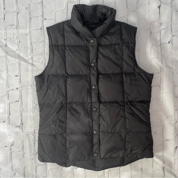Black Puffer Vest - Picture 1 of 11